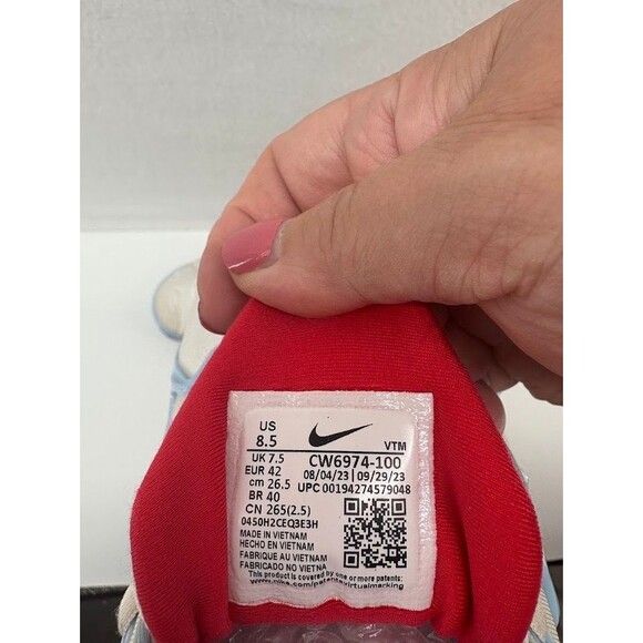 Athletic_Shoes